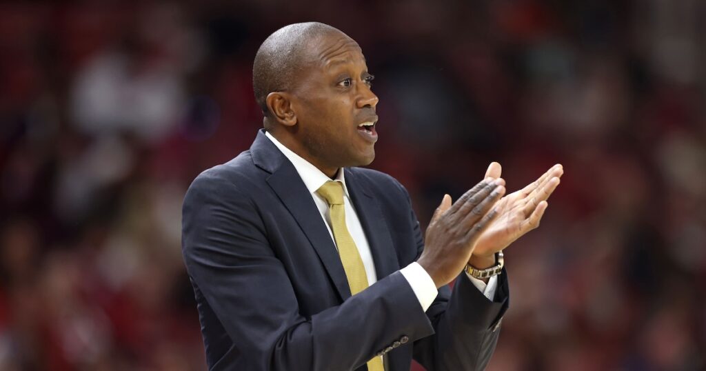 Mizzou coach Dennis Gates