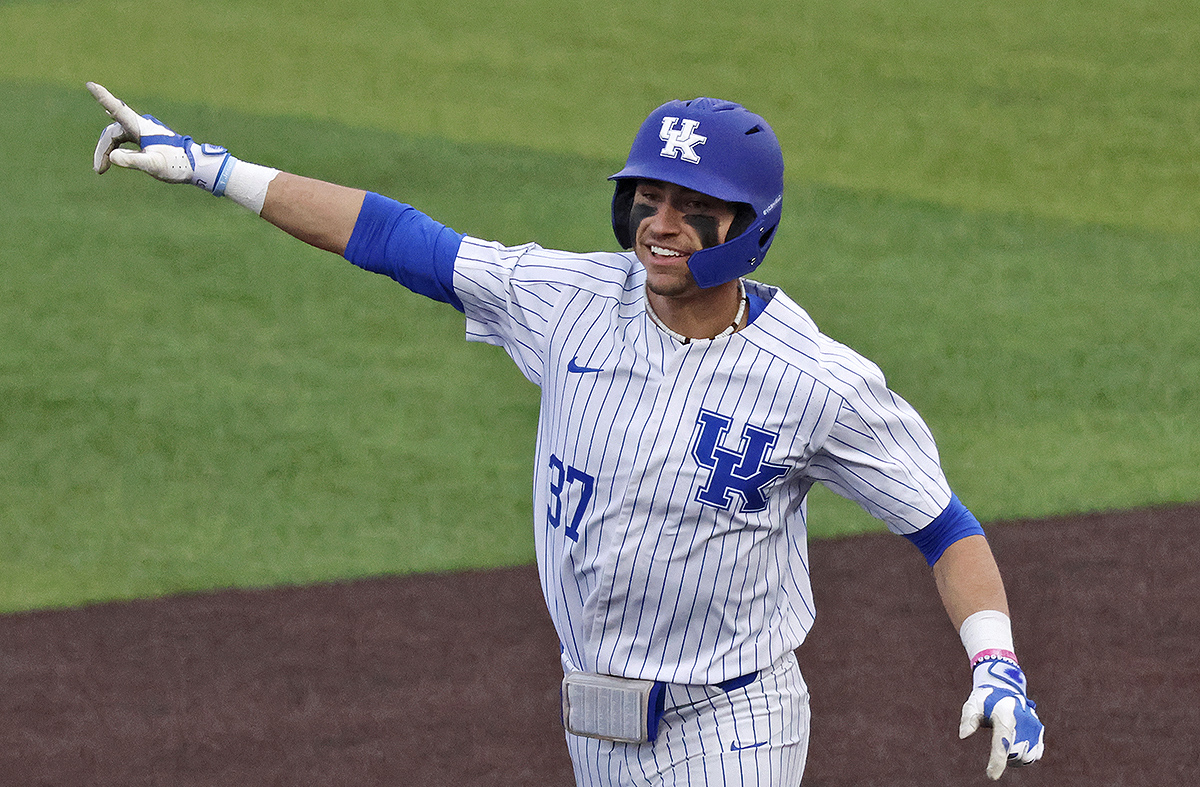 Kentucky holds off Hilltoppers in 13-9 slugfest