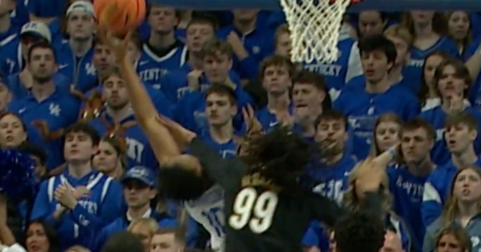 WATCH: Vanderbilt player slapped with technical after hitting Kentucky player in the face