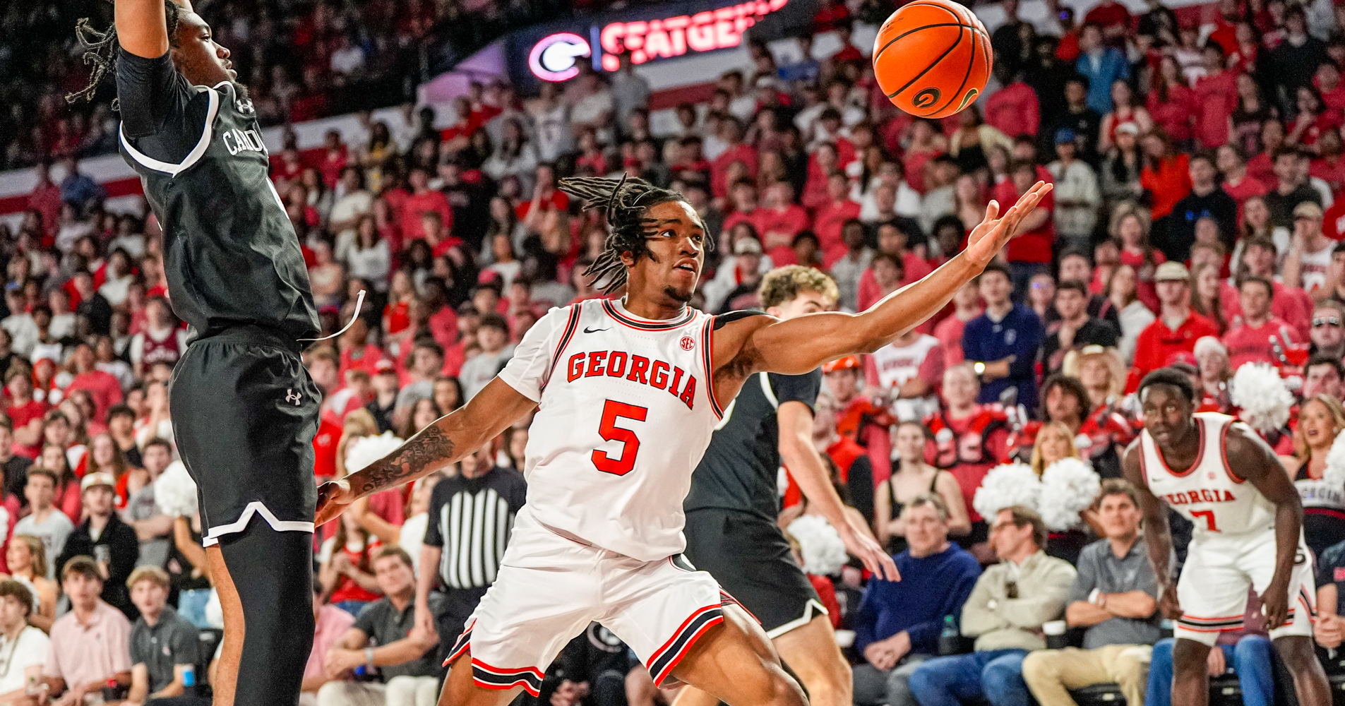 Georgia captures 20th win of season with blowout of South Carolina