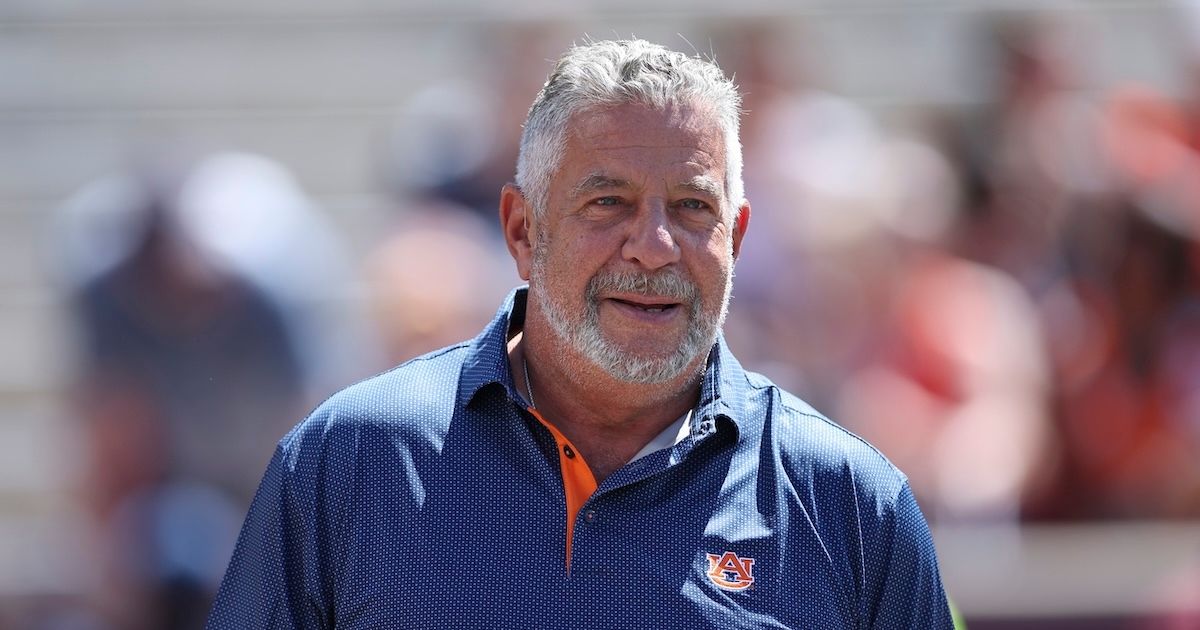 Bruce Pearl speaks to Travis Steele after viral comments about Miami-OH's tournament resume