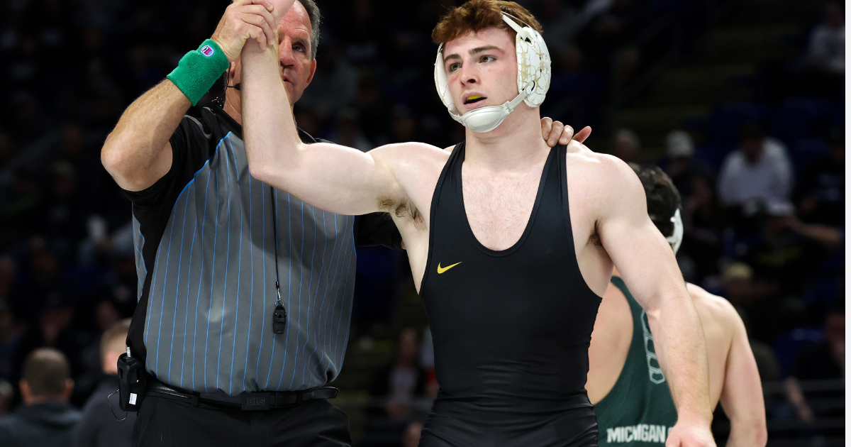 Four Hawkeyes advance to Big Ten semifinals