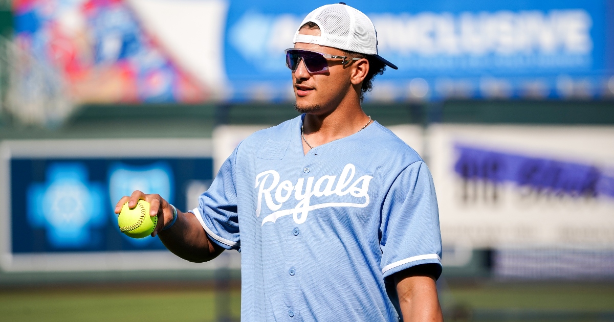 Patrick Mahomes reacts to incredible defensive play from Bobby Witt Jr. in World Baseball Classic