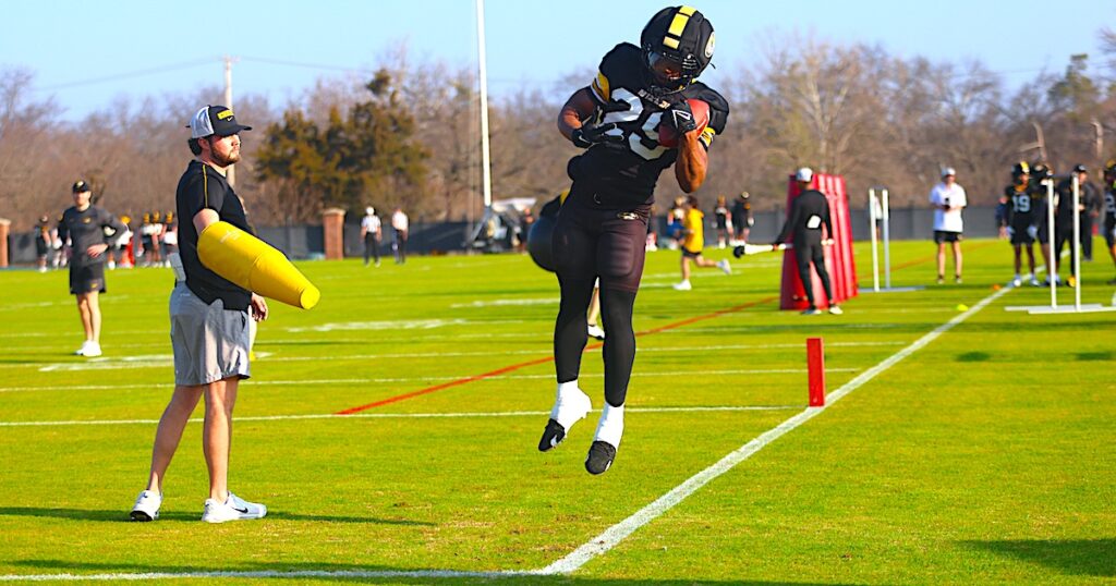 Tiger running back Ahmad Hardy