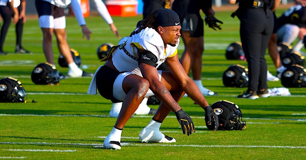 Missouri defensive end Darris Smith