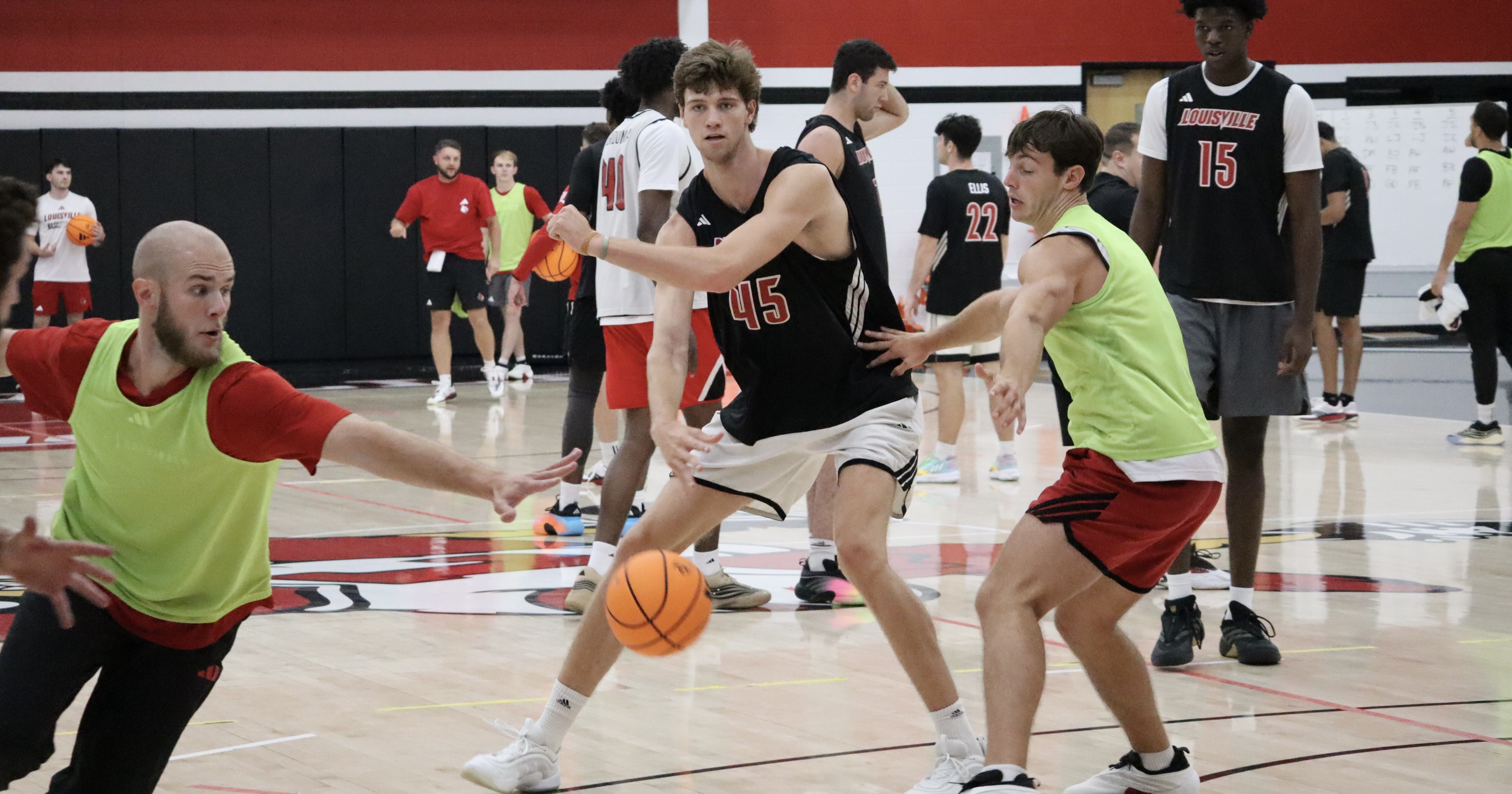 Louisville basketball center Gabe Dynes sidelined after shoulder surgery