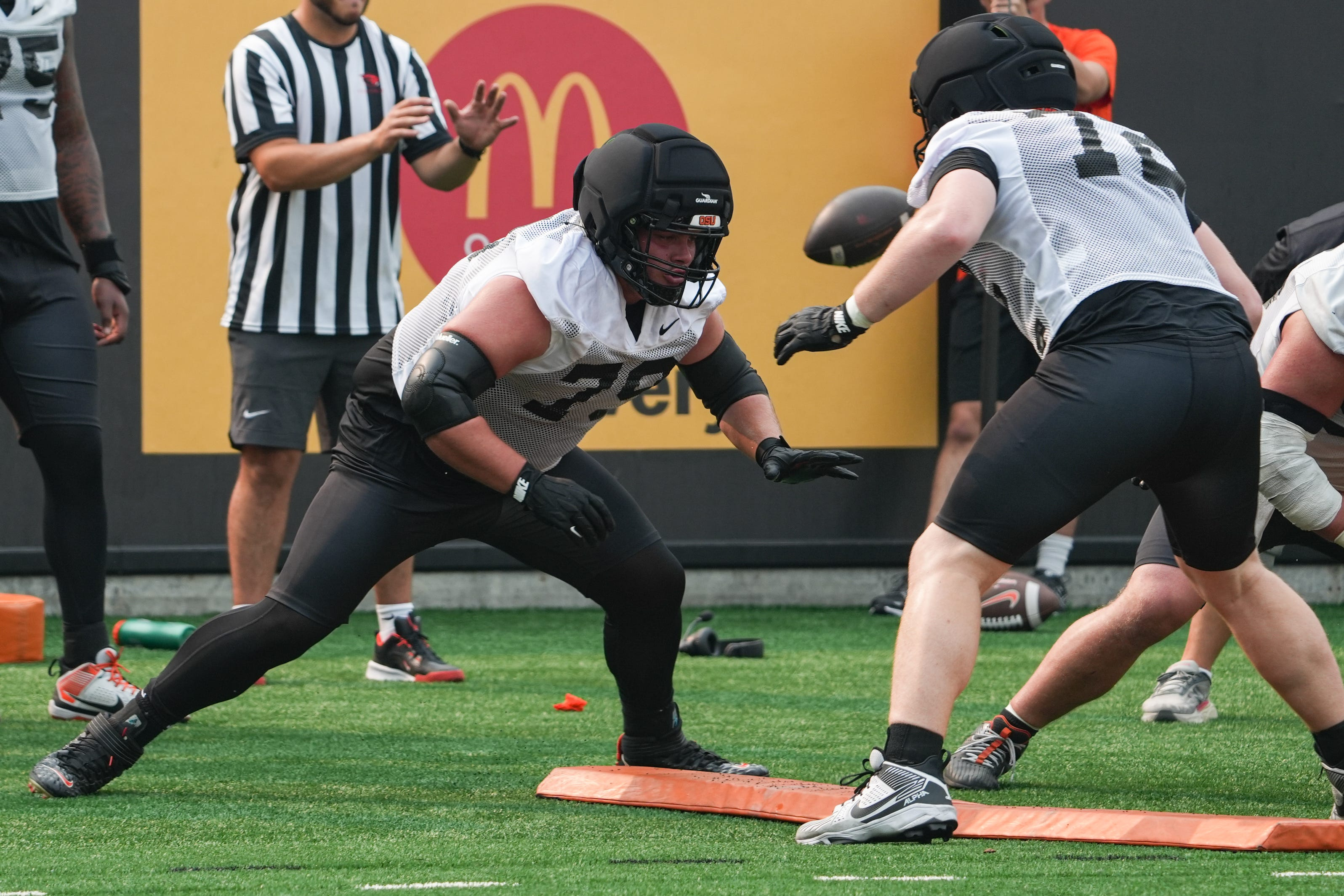 Oregon State Fall Camp Day 10: QB Battle Heats Up, Increased Reps For Wells & Patterson - On3