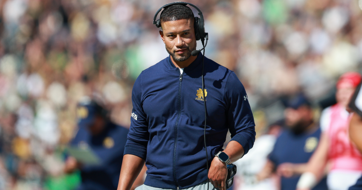 Where does Notre Dame football rank in the AP Poll? (Week 4)