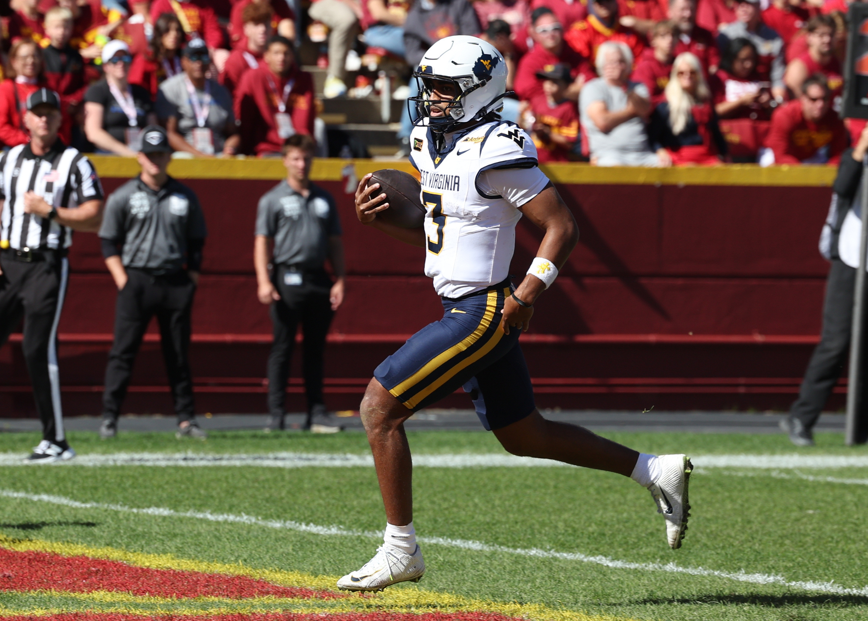 WVSPORTS.COM - West Virginia defeated 45-42 in offensive shootout ...