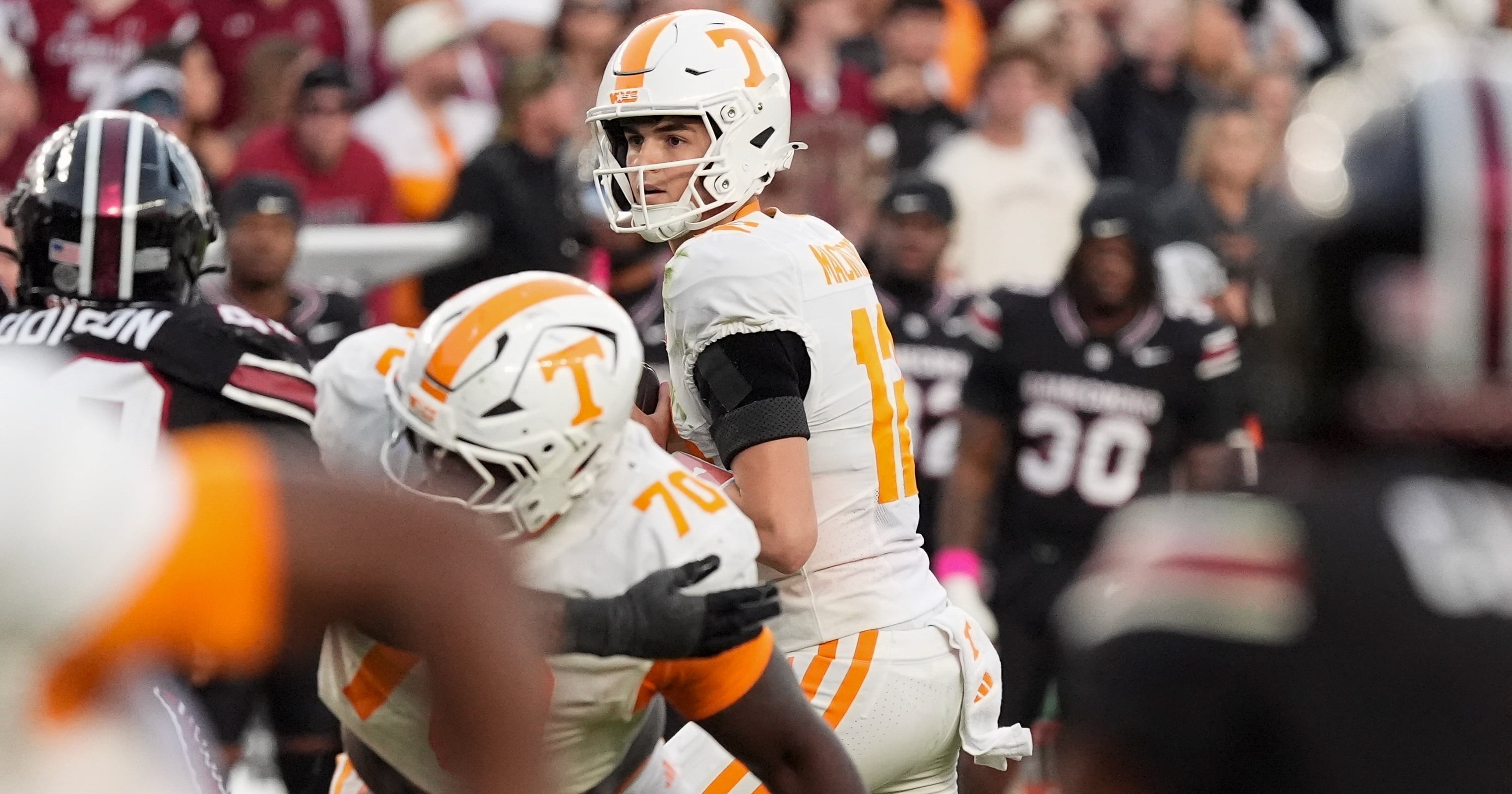 Josh Heupel stays quiet on Tennessee quarterback update during bye week