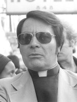 Rev._Jim_Jones,_1977_(3x4_cropped).jpg