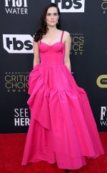 rs_634x1024-220313151250-634-Zoey-Deutch-critics-choice-awards-2022.jpg