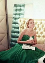 grace-kelly-emerald-green-chiffon-strapless-1950s-celebrity-formal-evening-dress.jpg