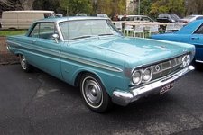 1964_Mercury_Comet_Caliente_Coupe_(9321170381).jpg