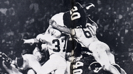 Nobis-Namath goal line 65 Orange Bowl.png