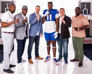 Defensive-end-LJ-McCray (4).jpg