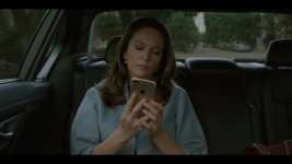 Apple-iPhone-Used-by-Diane-Lane-in-House-of-Cards-Season-6-Episode-8-Chapter-73-6 (1).jpg