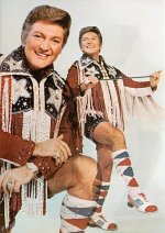 liberace-1971-v0-e5t2obw95leb1.jpg