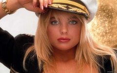 Erika Eleniak.jpg