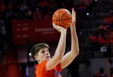 Florida-Gators-forward-Alex-Condon-21-Florida-Gators-Mens-Basketball-vs-Kentucky-Wildcats-1-6-...jpg