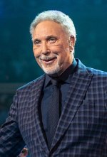 Sir_Tom_Jones_at_The_Queen's_Birthday_Party_(cropped-2).jpg