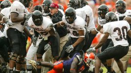 11.20.04.clemson.south.carolina.brawl.lou.holtz.1.jpg